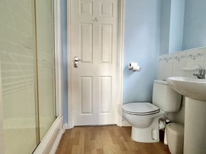 Jack & Jill En-suite- click for photo gallery